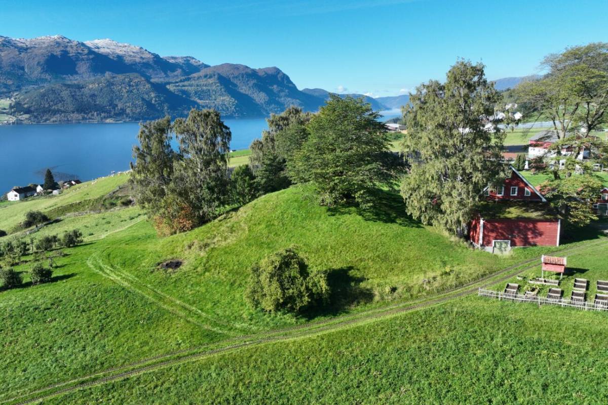 Archeologists have verified that the Karnilshaugen mound, long suspected to be manmade, is the largest burial site in Western Norway.