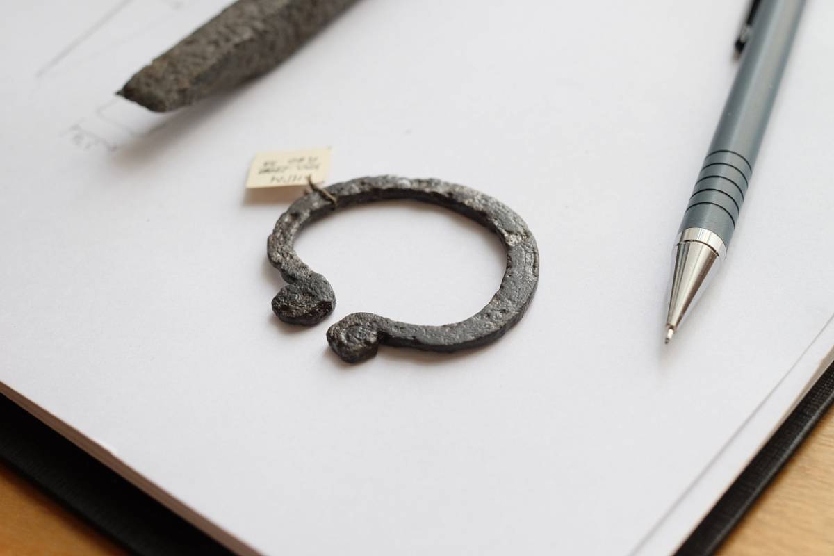 Horseshoe-shaped iron object from Knyazhya Gora in the Novgorod region, one of two unusual finds from the 1976 excavation.