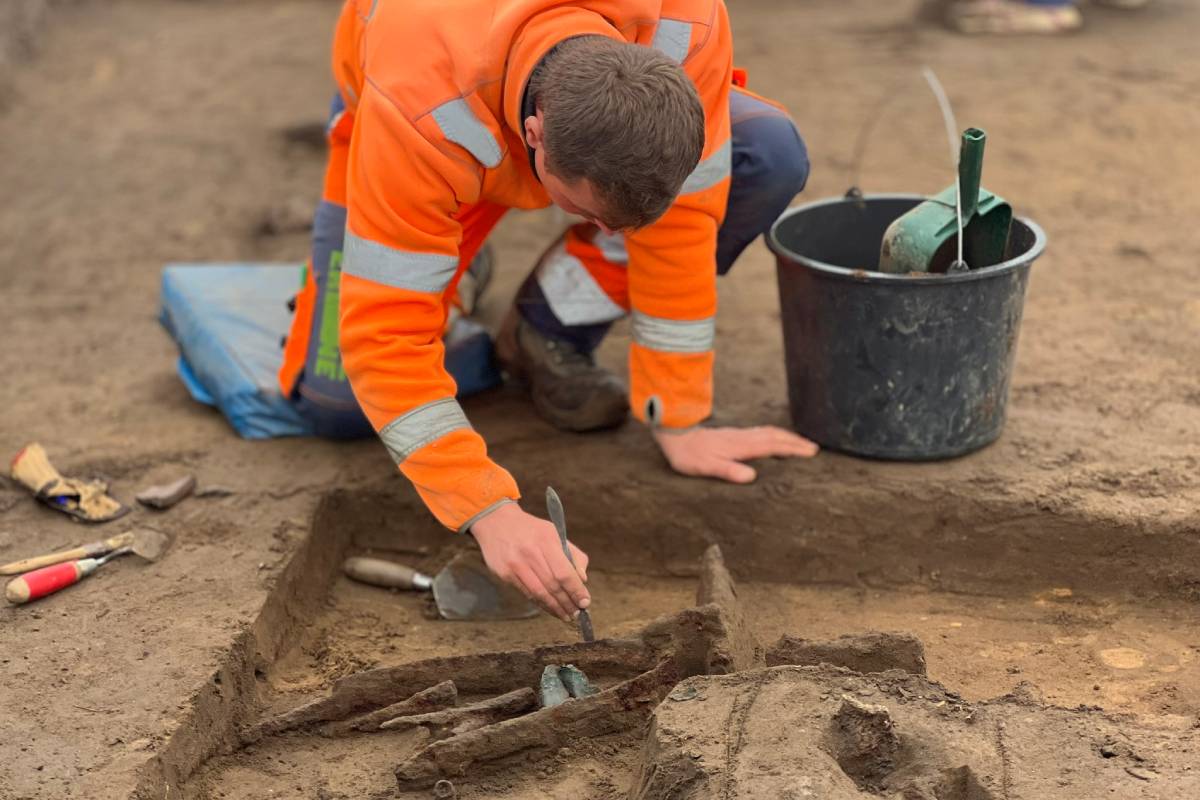 Archeologists from Vejle Museums unearthed over 100 Iron Age weapons in eastern Jutland, believed to be connected to a local chieftain.