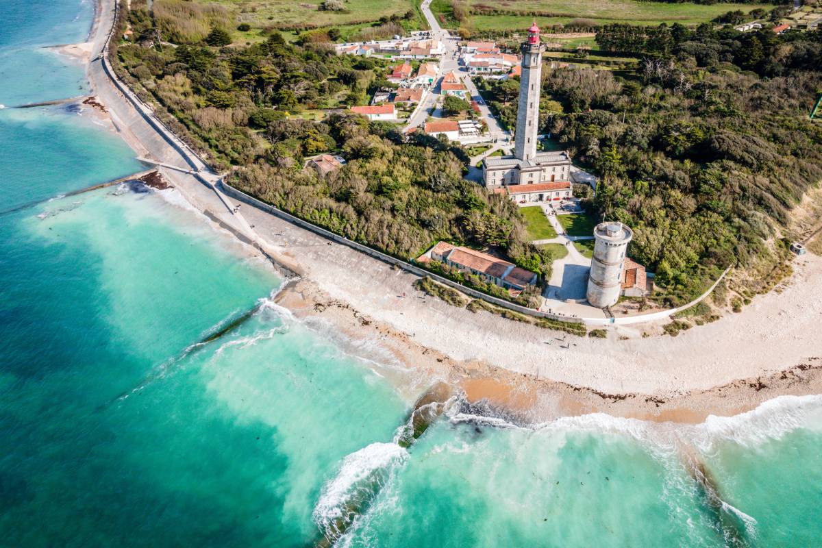 New research on Île de Ré suggests Vikings may have landed, traded, or even settled there, as archeologists discovered atypical graves and artifacts linked to Northern Europe.