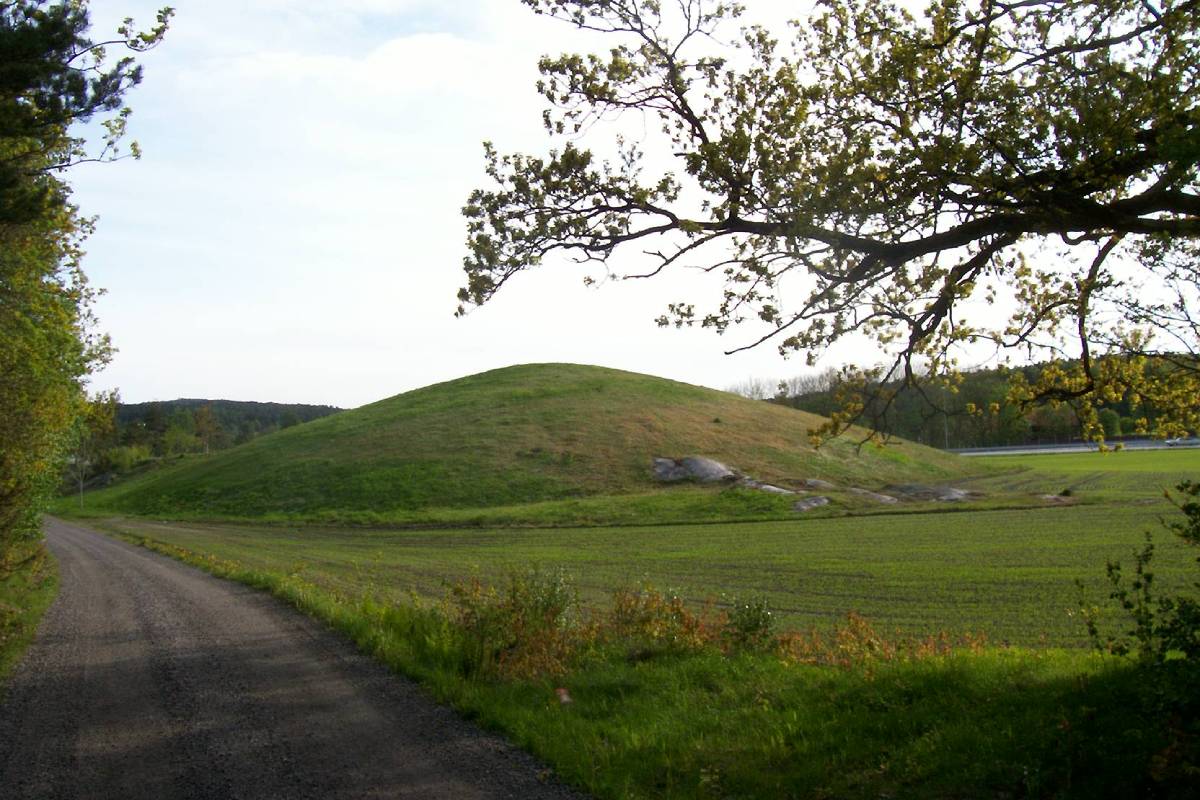 New research at Jellhaug in southeast Norway suggests the massive Iron Age mound may have served ceremonial purposes rather than housing burials.