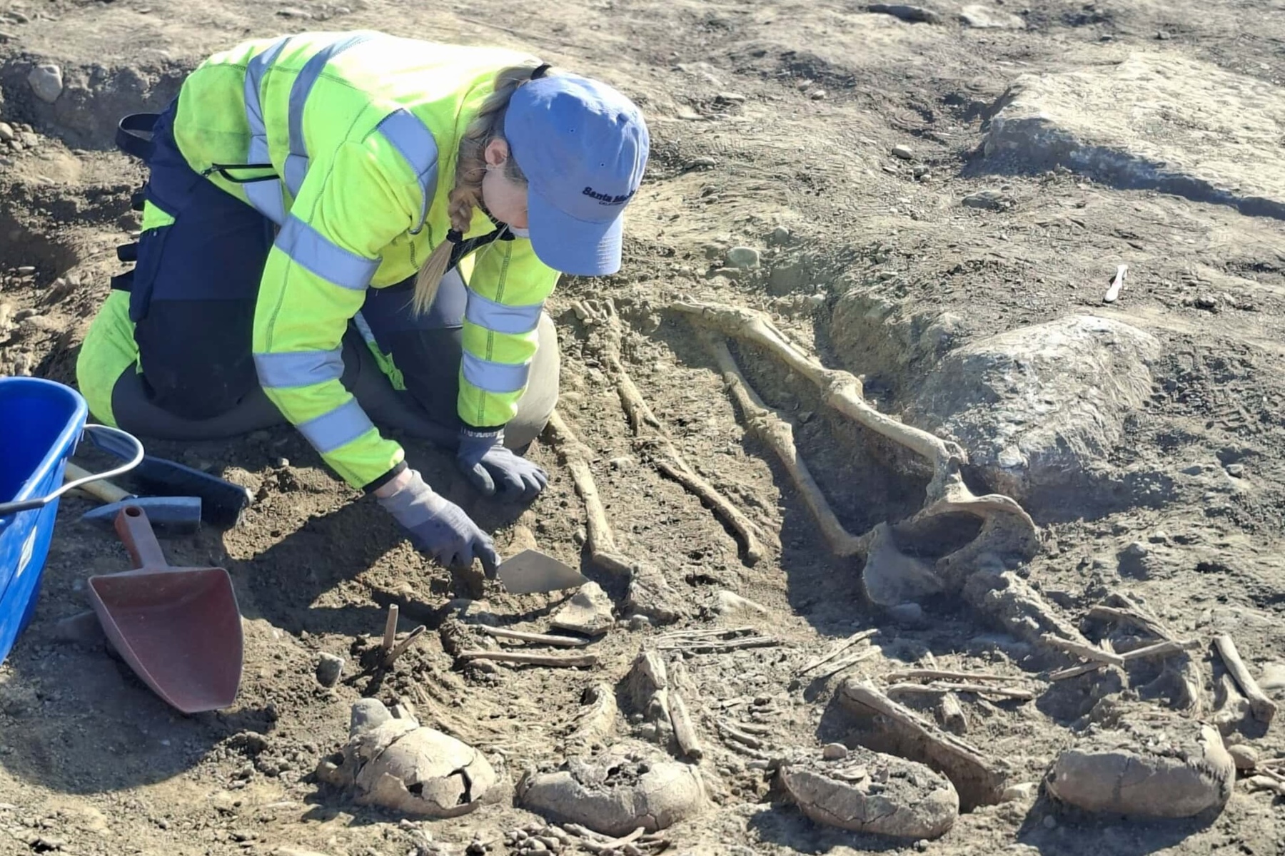 The graves at Hamar under excavation. Source: Nina Sofie Hildre, Innlandet County Municipality.