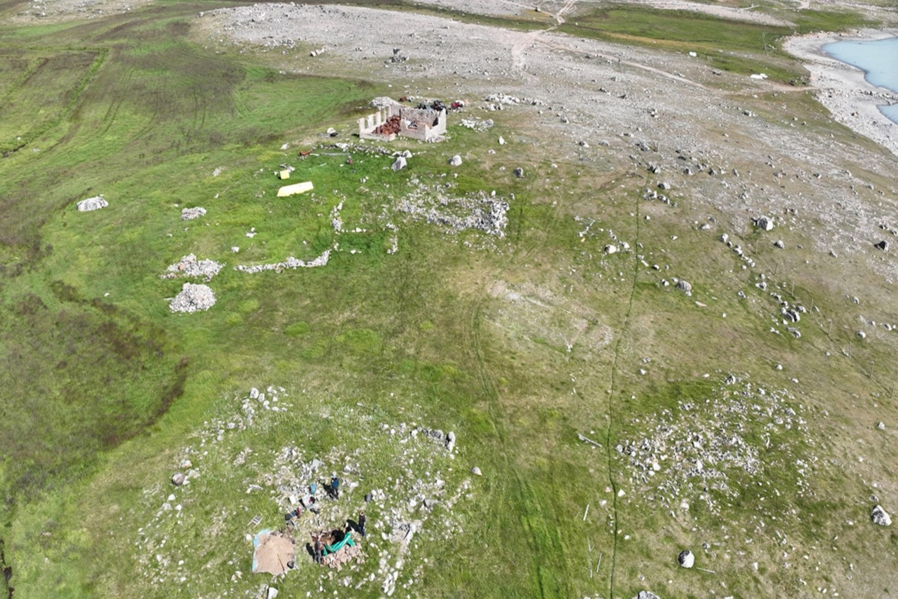 The church ruins can be seen in the foreground. Photo: Aqqaluaq Frederiksen, Kujataa UNESCO World Heritage Site