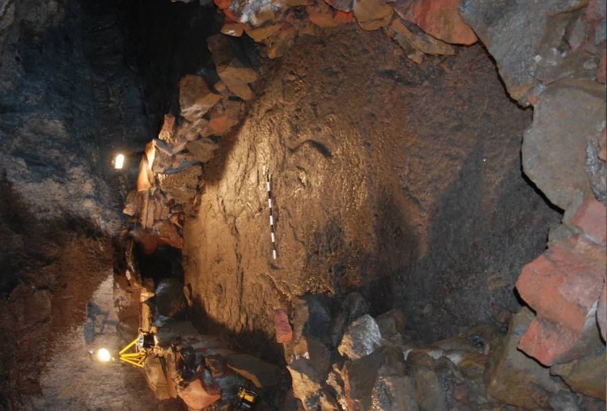 The Vikings entered the newly formed cave soon after the lava cooled.