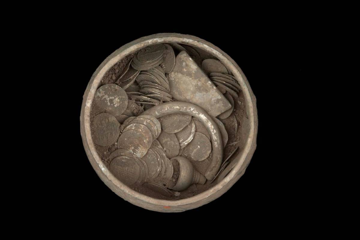 Uncovered in 2007 by amateur metal detectorists in North Yorkshire, the Vale of York Hoard includes over 600 coins and dozens of silver and gold items.