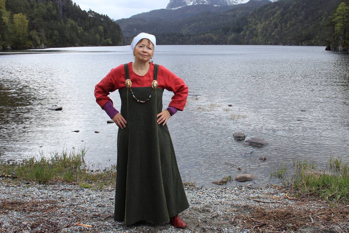 A reconstruction of Viking Age women's clothing by Britt Kjellesvik Rage, photographed at Vevatnet in Tysnes, Norway.