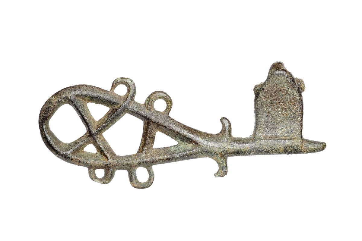 A Viking Age twist-lock key from Sweden, used with a simple lock mechanism for doors, chests, or storage.